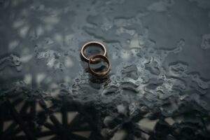 zoriana stakhniv PUVgHyBgZn8 unsplash 300x200 - Поділ майна подружжя